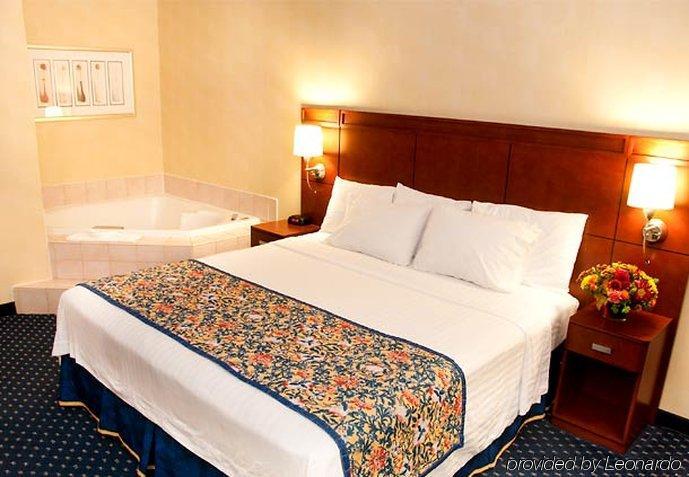 Hotel Courtyard By Marriott Stockton Habitación foto